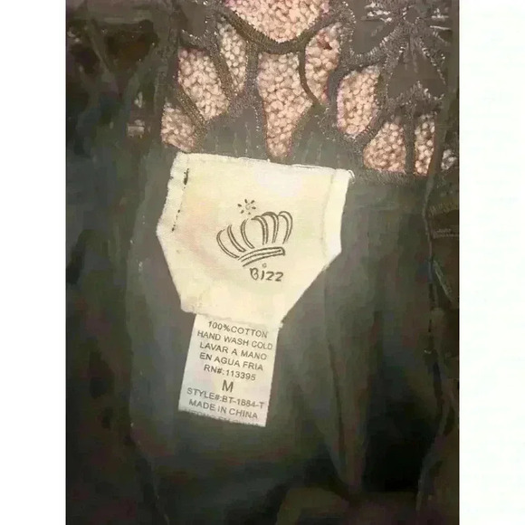 Bizz Crochet Lace Shirt size Medium - Picture 4 of 5